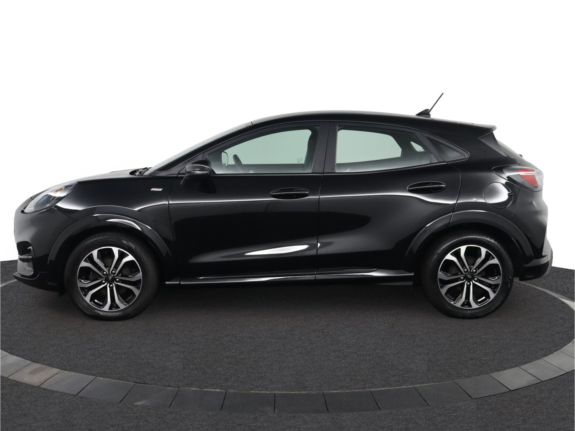 Ford Puma 125pk EcoBoost Hybrid St-line | All Season Banden, Voorwielaandrijving, Stof, Zwart, Zwart