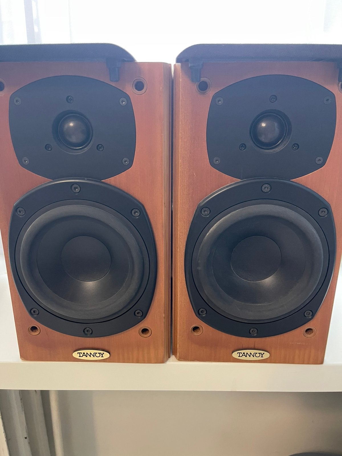 Tannoy Revolution r1 Shelf Speakers, Zo goed als nieuw, 60 tot 120 watt, Boekenplank luidspreker, Ophalen