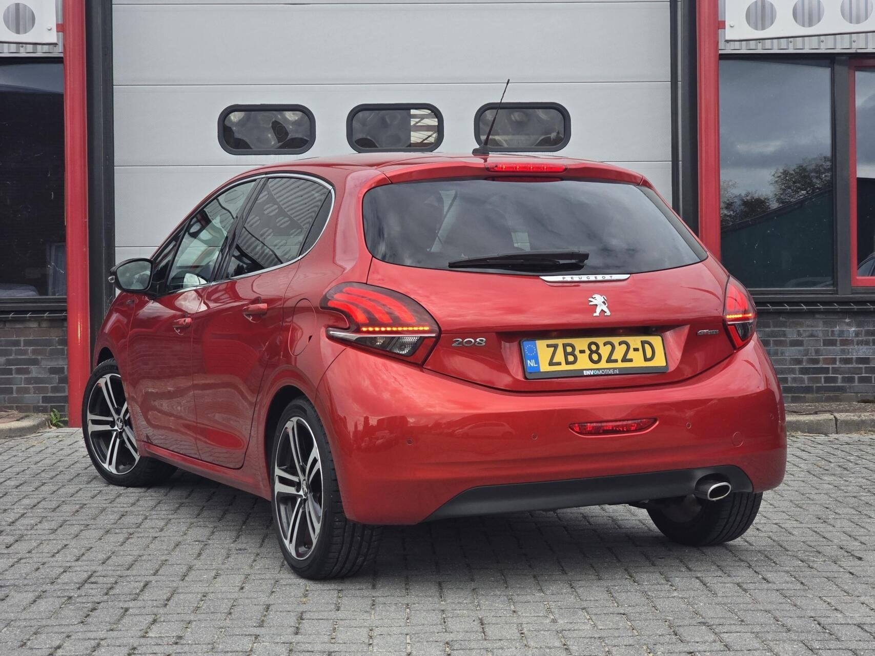 Peugeot 208 1.2 PureTech GT-Line Automaat Navi/Carplay/LMV, Auto's, Gebruikt, 1199 cc, Met garantie (alle), Leder en Stof