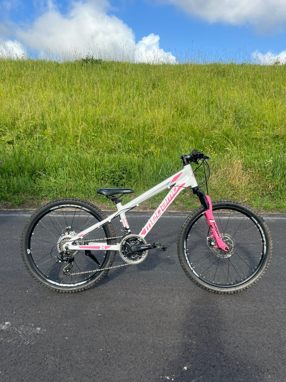 Megamo - mountainbike - 24 inch - meisjesfiets- nieuwstaat, Ophalen, Zo goed als nieuw, Aluminium, 24 inch of meer