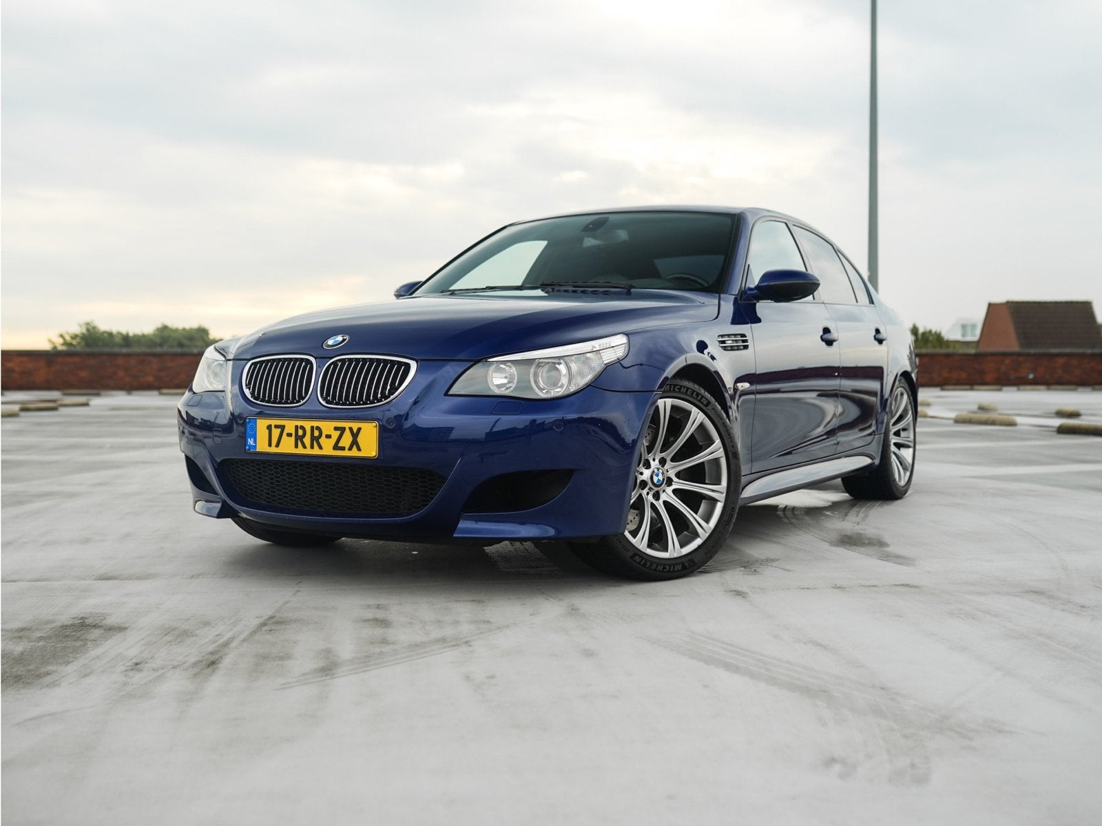 BMW 5-Serie 5.0 SMG M5 AUT 2005 Blauw, Auto's, Automaat, 1730 kg, Achterwielaandrijving, 2000 kg