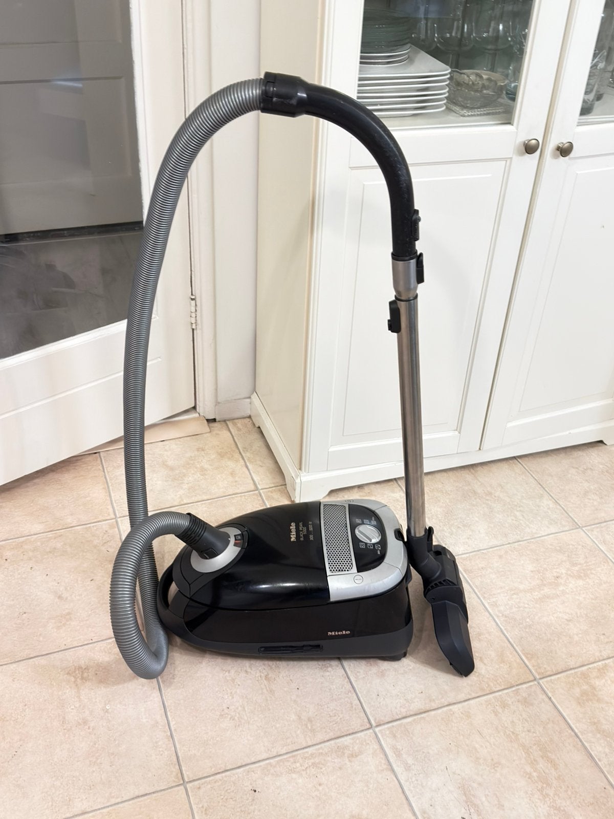 Miele Stofzuiger Black Pearl 5000 2200W Enorme zuigkracht!, Zo goed als nieuw, Miele, 2000 watt of meer, Ophalen
