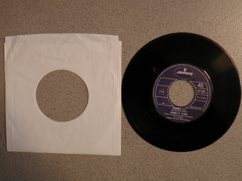 Bonnie St Claire - Pierrot VINYL SINGLE, Ophalen of Verzenden, Gebruikt, 7 inch, Pop