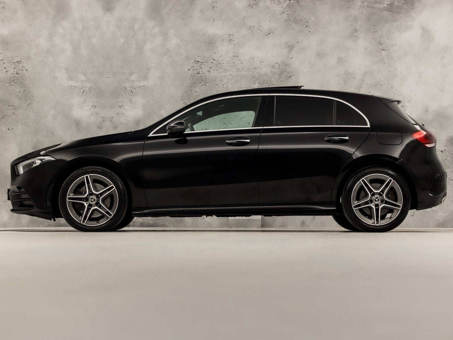 Mercedes-Benz A-Klasse 250 e AMG Sport 218Pk Automaat (PANOR, 12 maanden, Gebruikt, 4 cilinders, Leder en Stof