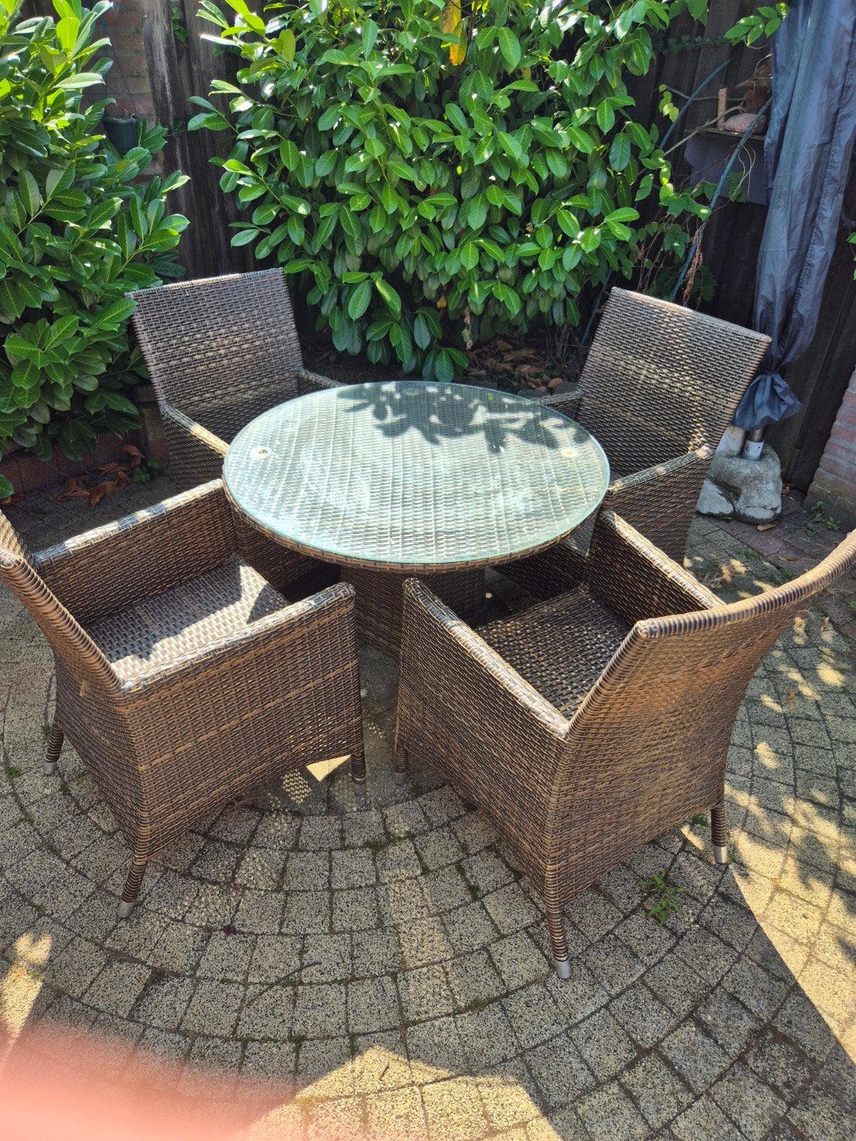 Leuke tuinset met ronde tafel en 4 stoelen, Ophalen, 4 zitplaatsen, Gebruikt, Wicker