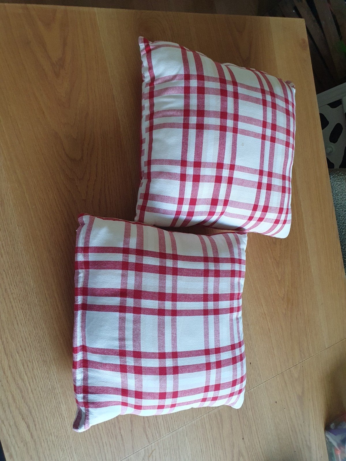 Set van 2 rood-wit geruite sierkussens, Ophalen, Overige merken, Gebruikt, Met print