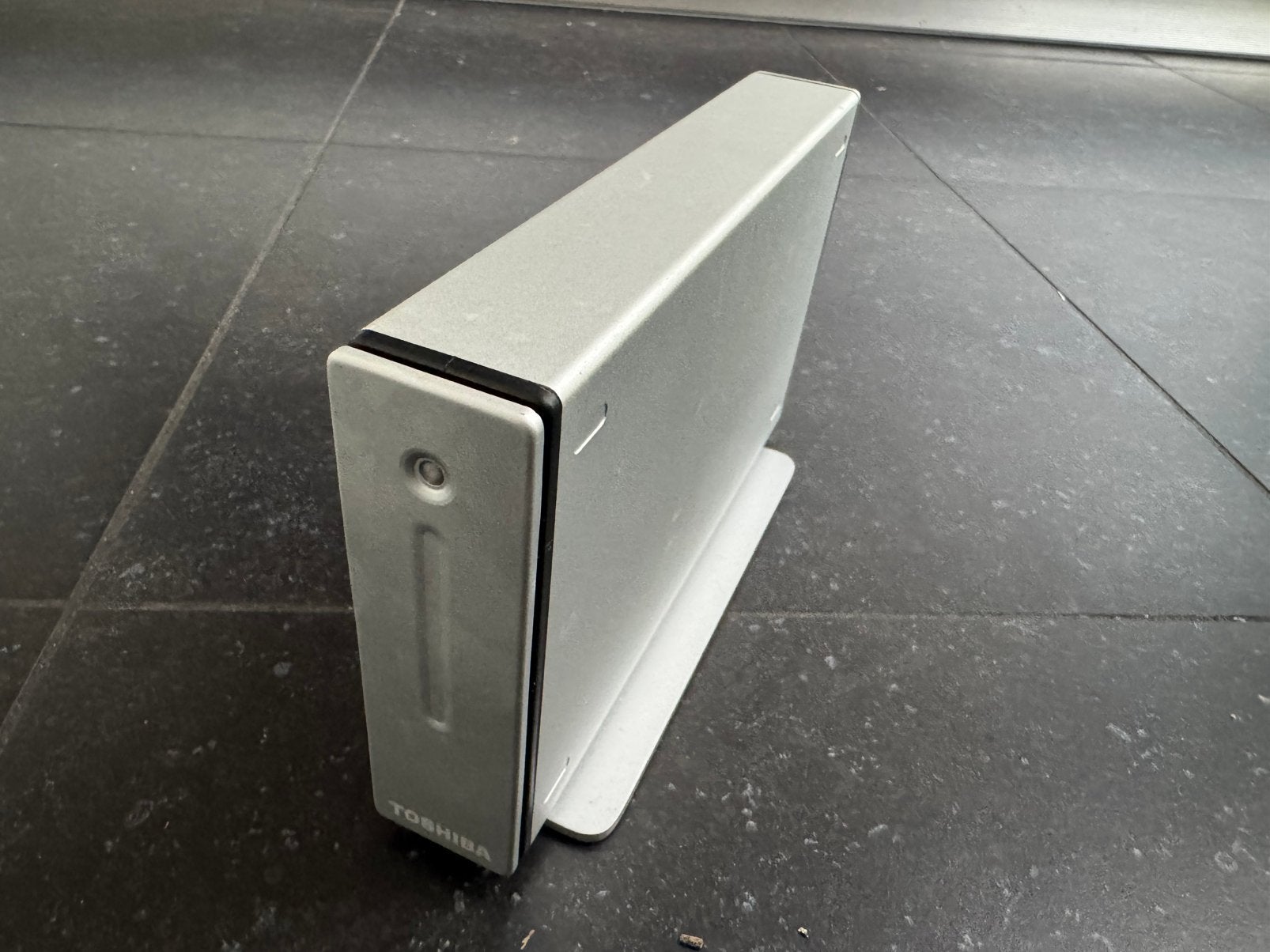 Toshiba externe harddisk met aluminium behuizing, Toshiba, HDD, Ophalen of Verzenden, Niet werkend