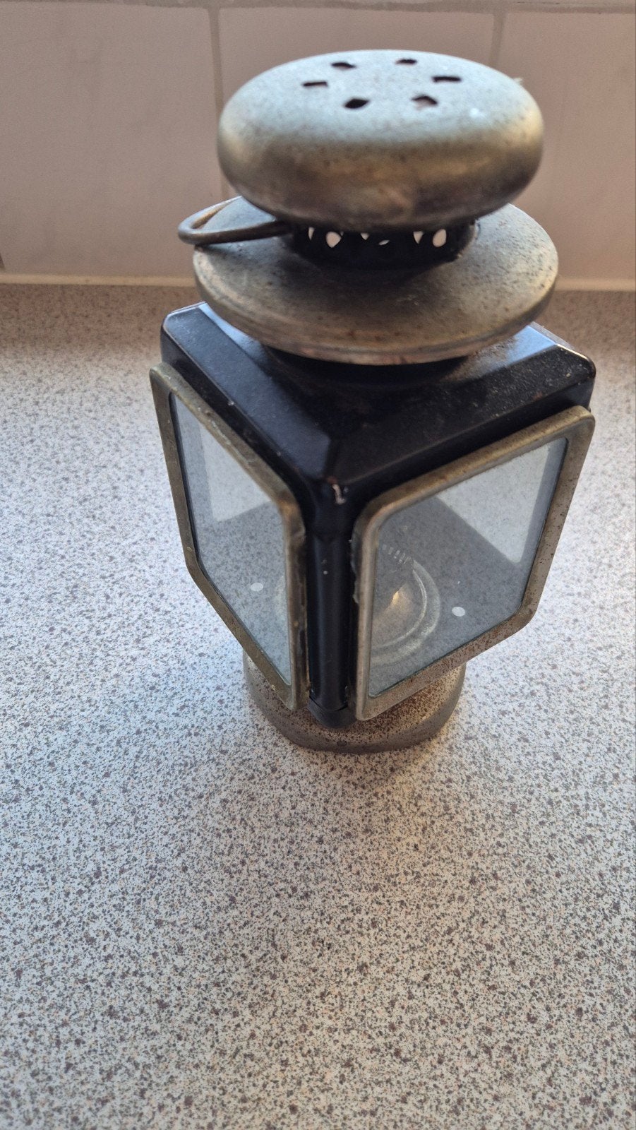 Antieke olielamp lantaarn, Ophalen