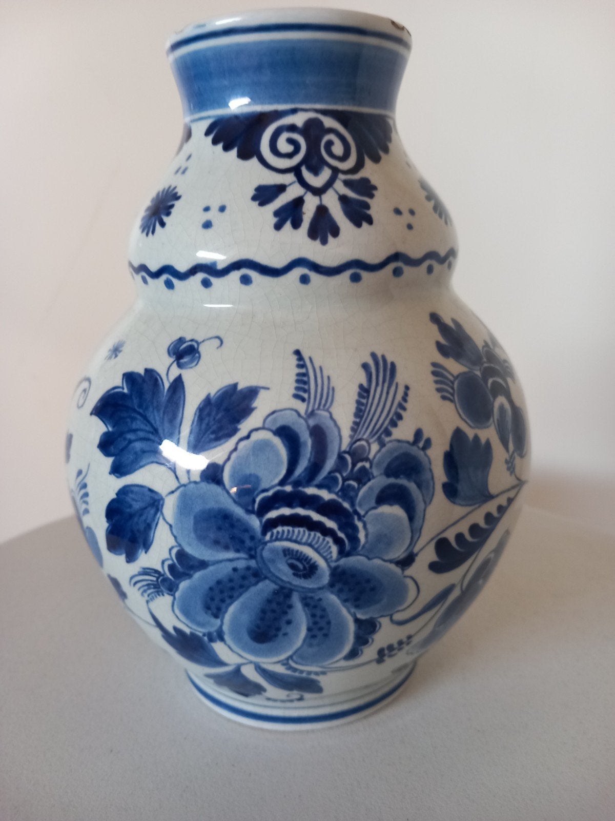 delfts Blauwe vaas porceleyne fles 1931 floraal decor schade, Antiek en Kunst, Ophalen of Verzenden