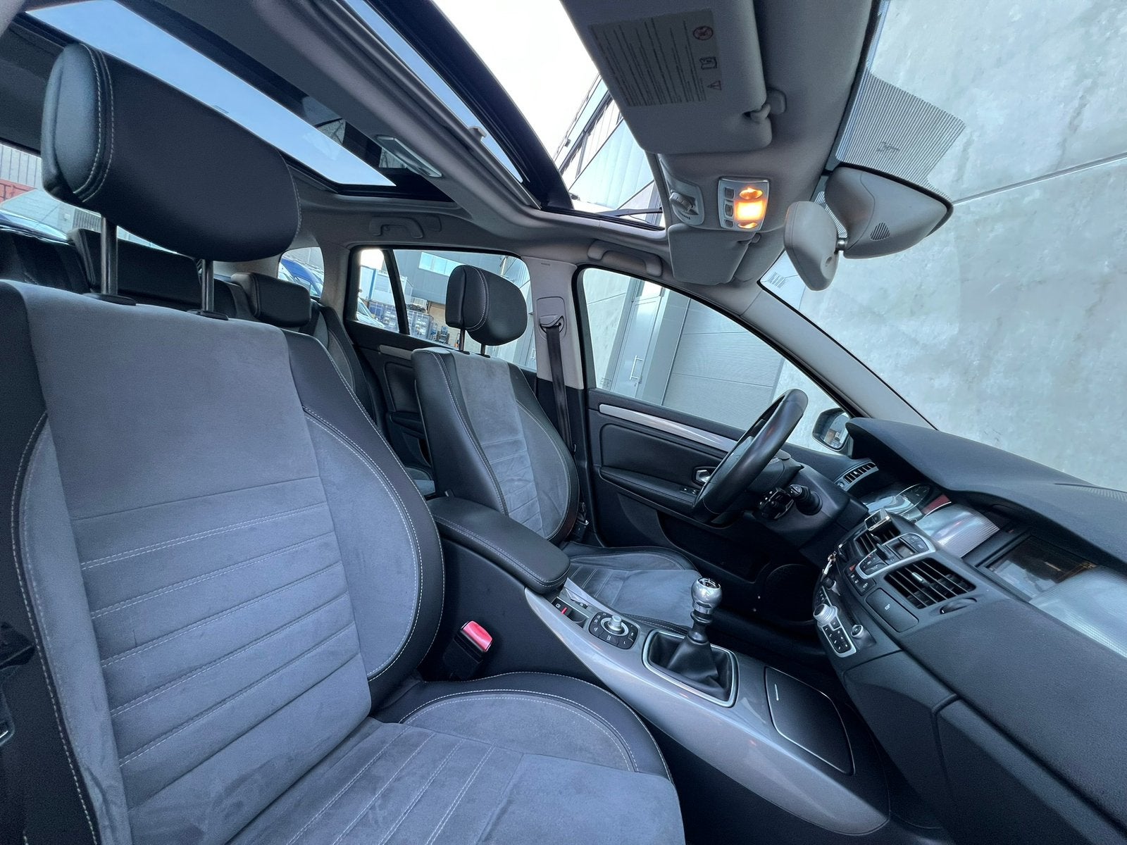 Luxe Grijze Renault Laguna 1.5 dCi 110PK/PanoramaDak/NweAPK!, Voorwielaandrijving, 1295 kg, Leder en Stof, Origineel Nederlands