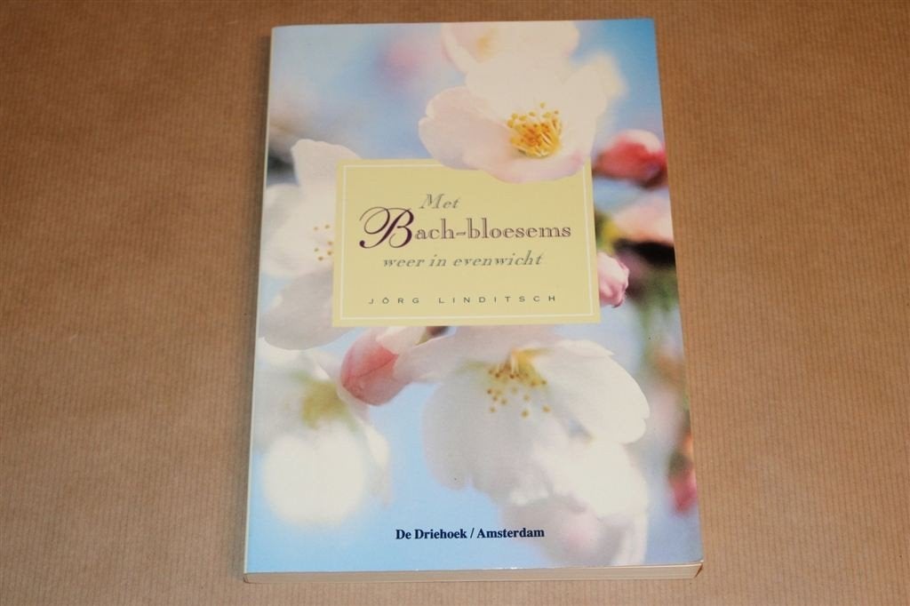 Bach-bloesems — Inleiding tot het Werken met de 38 Essences, Ophalen of Verzenden, Gelezen, Overige onderwerpen, Achtergrond en Informatie