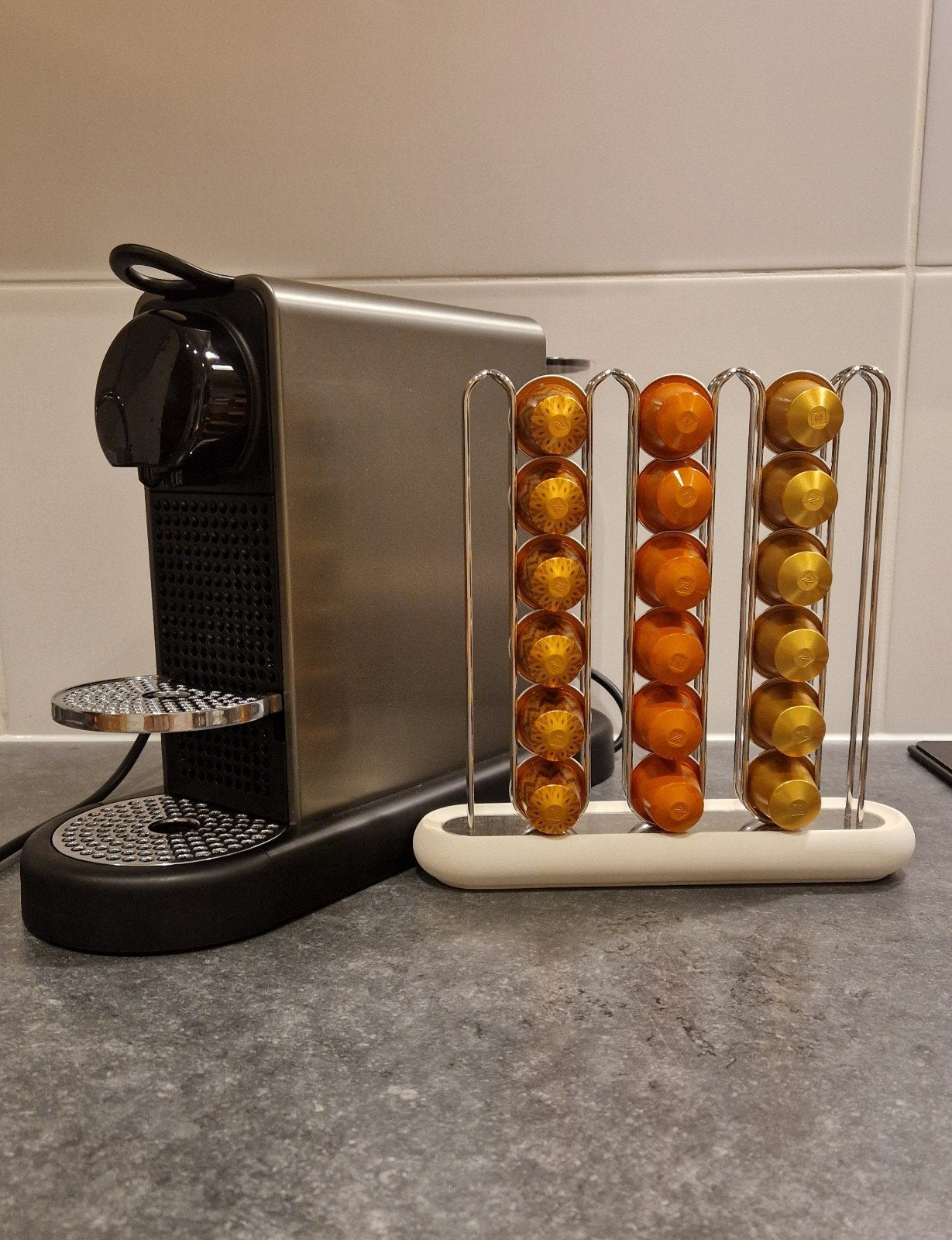 Nespresso Citiz Platinum Titan + capsule houder, Ophalen, Espresso apparaat, 10 kopjes of meer, Zo goed als nieuw