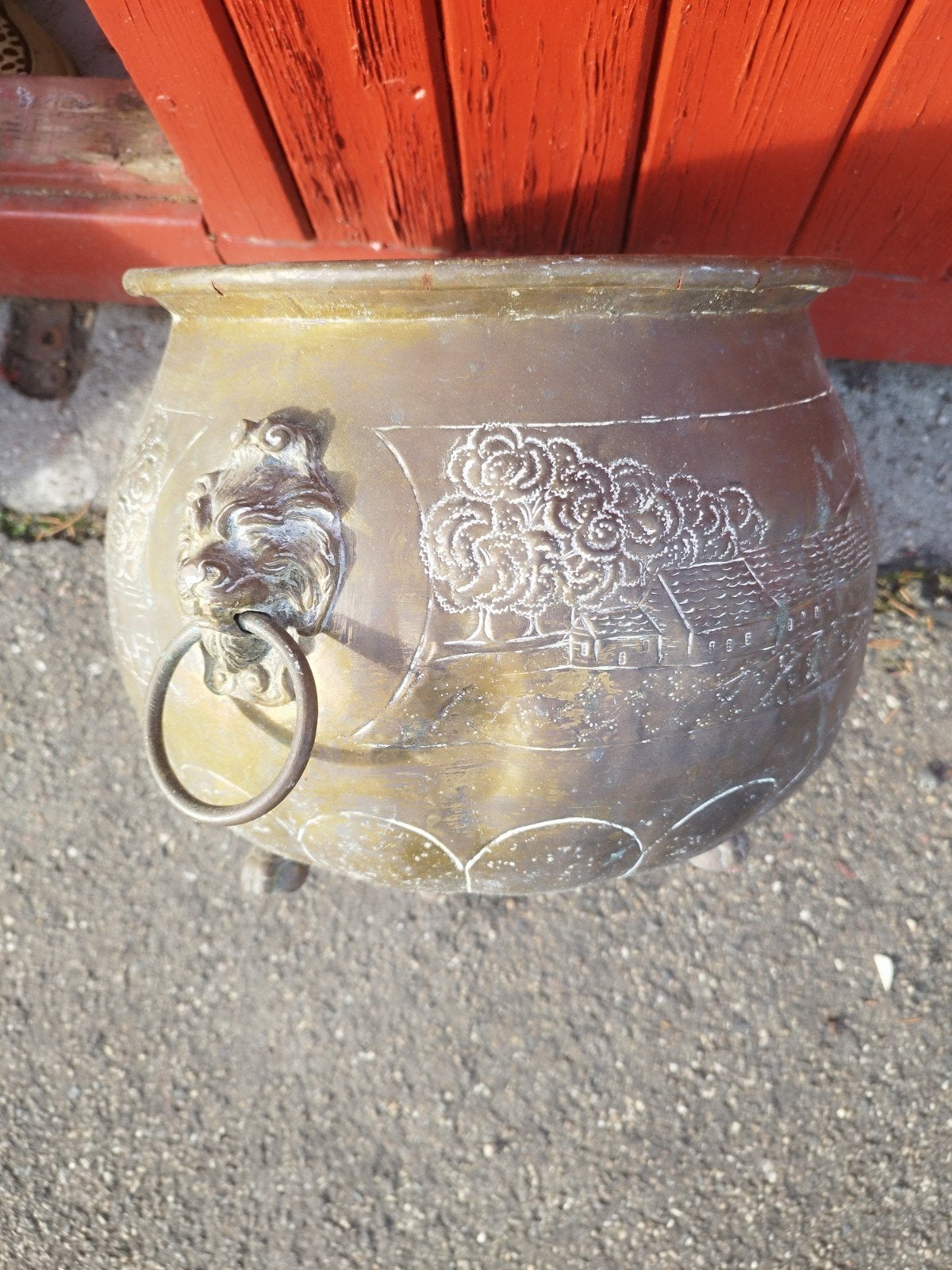 Antieke bronzen pot met gravures en leeuwenkoppen, Antiek en Kunst, Ophalen of Verzenden