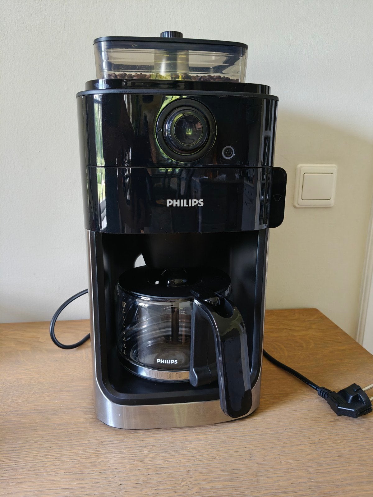 Philips Grind & Brew Koffiezetapparaat met bonenmaler, Witgoed en Apparatuur, Koffiezetapparaten, Ophalen, Afneembaar waterreservoir