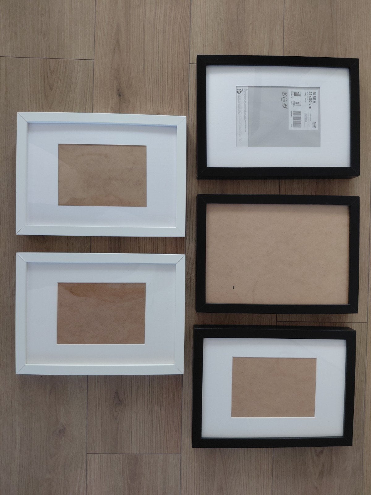 Set van 5 IKEA RIBBA lijsten (3 zwart, 2 wit) - 21x3, Ophalen, Overige materialen, Overige typen, Zo goed als nieuw