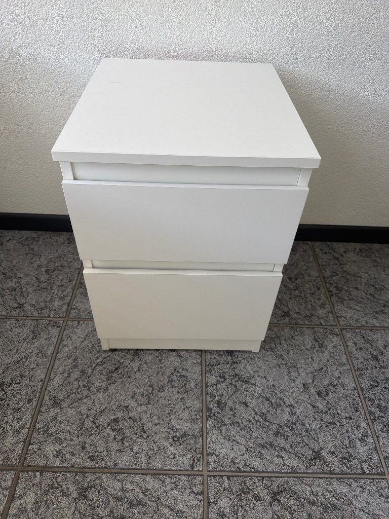 Bed Side table with 2 drawers, Eenpersoons, Wit, Zo goed als nieuw, Hout
