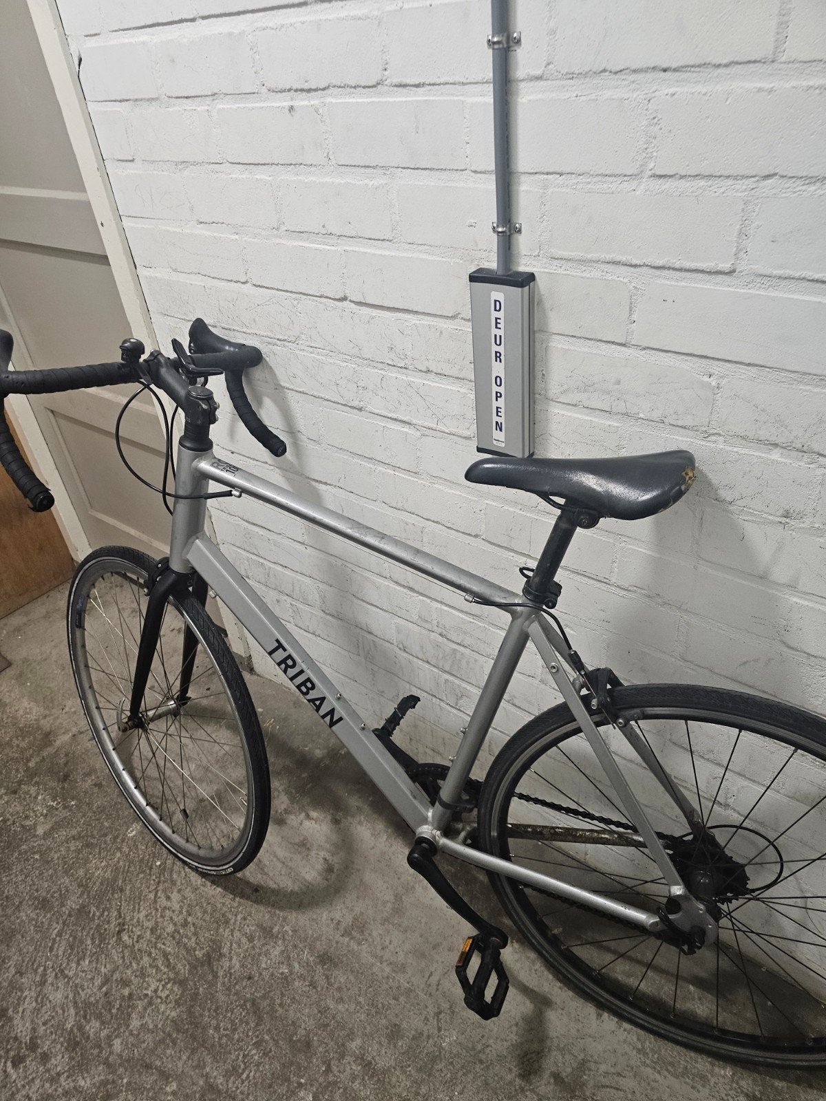 TRIBAN racefiets - Zo goed als nieuw, 28 inch, 10 tot 15 versnellingen, Velgrem, Zo goed als nieuw