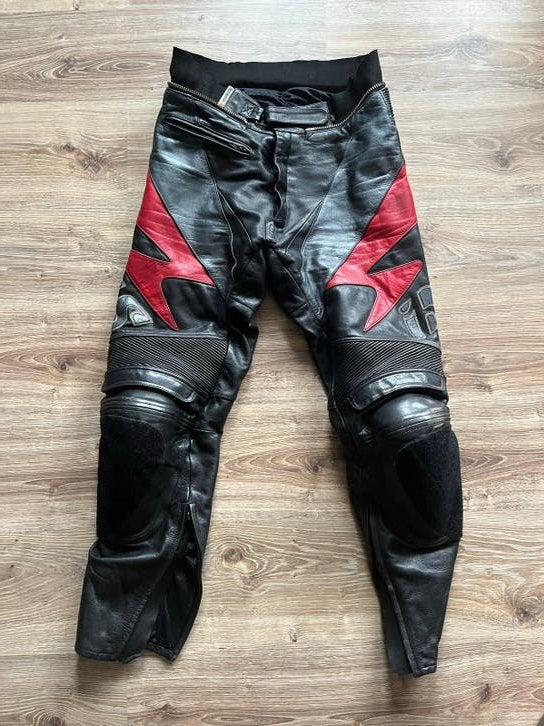 IXS Leren Motorbroek Zwart/Rood Maat 50, Ophalen of Verzenden, Tweedehands, Heren, Broek | leer