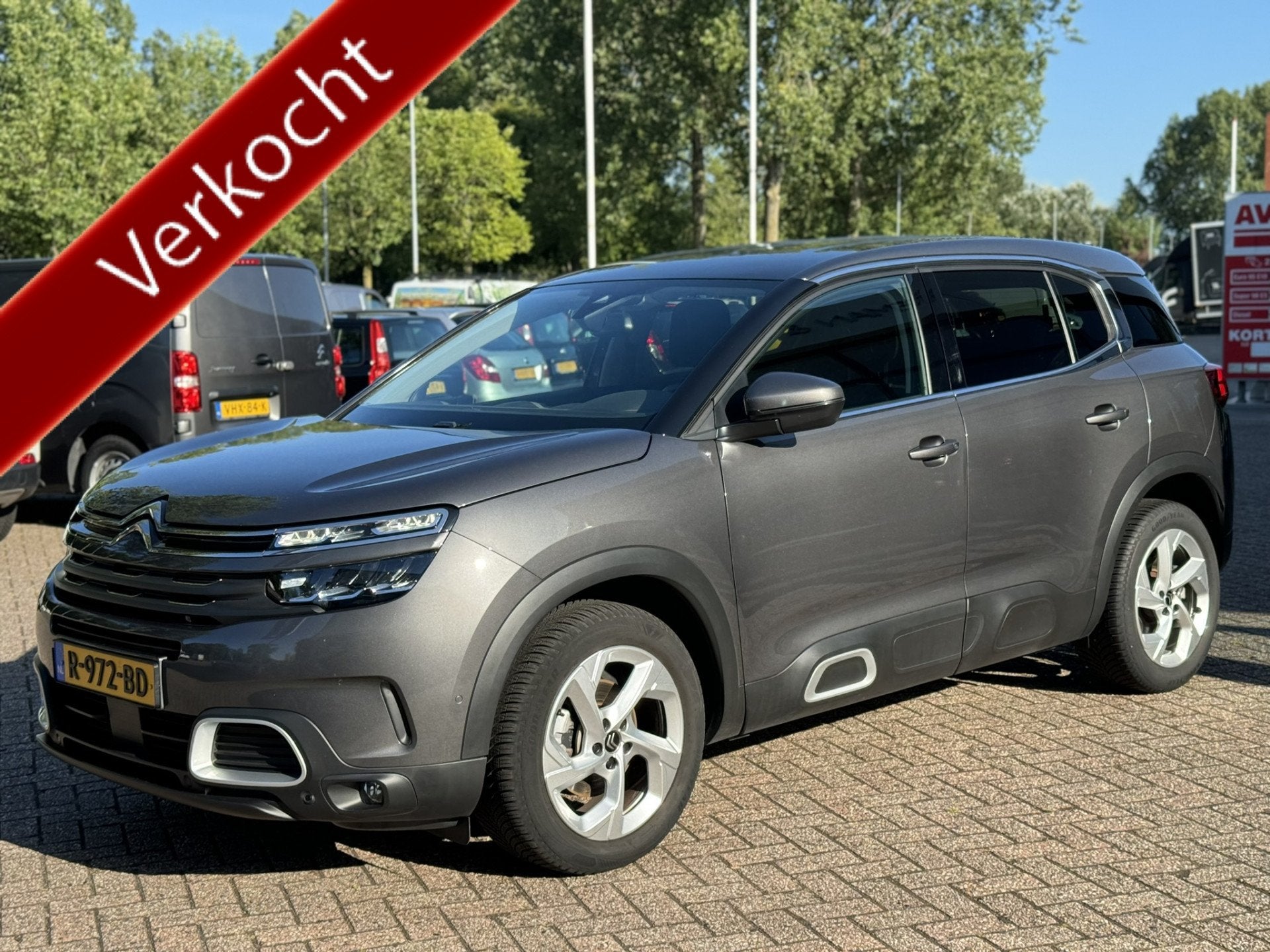 Citroën C5 Aircross 130pk EAT8 Business Automaat|Camera|Nav, Dealer onderhouden, Gebruikt, 1199 cc, C5 Aircross