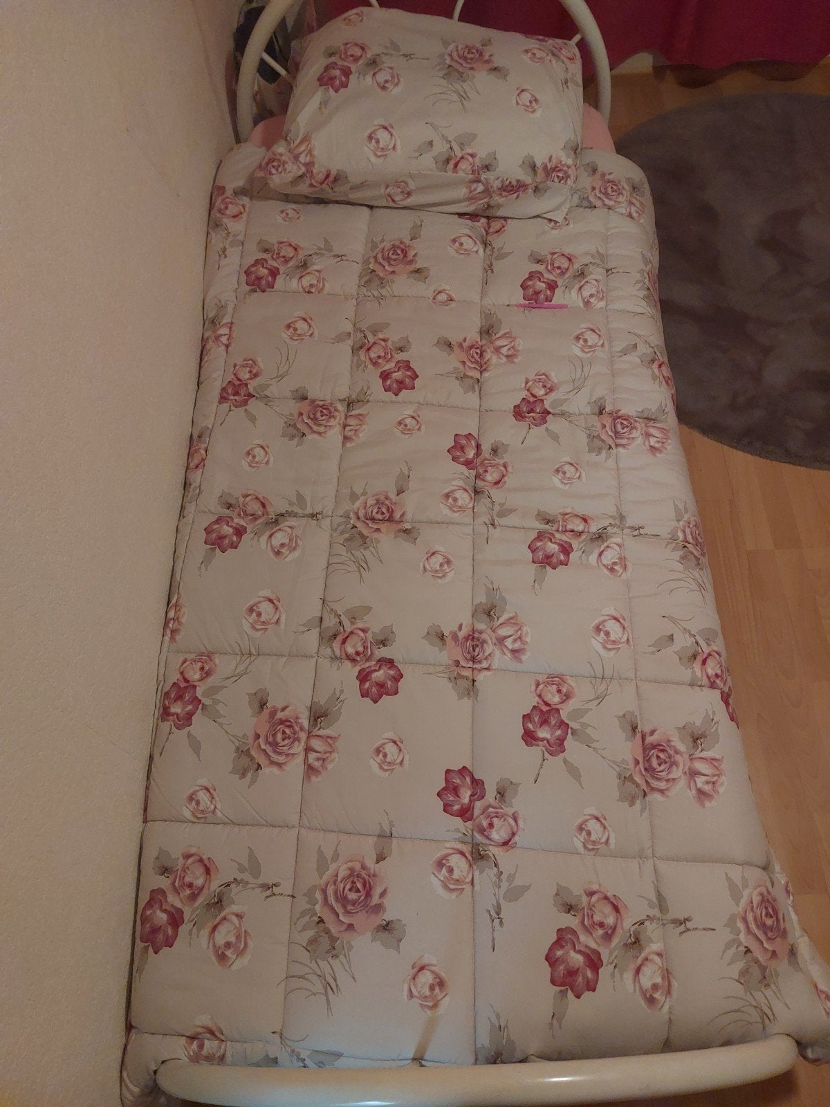 Eenpersoonsdekbed met bloemenpatroon, Ophalen, Gebruikt, Eenpersoons, Wit