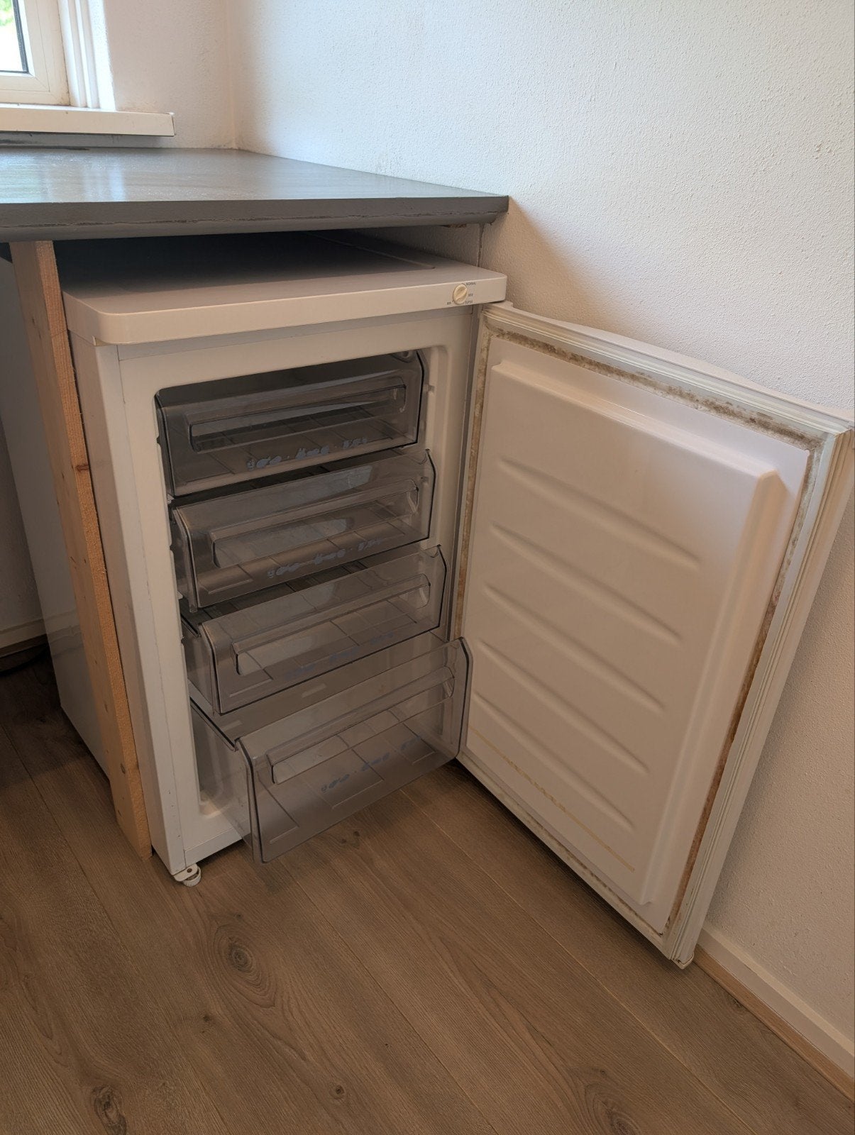 Exquisit GS 11A Vriezer - Compact en Energiezuinig, 85 tot 120 cm, Gebruikt, 75 tot 100 liter, Met aparte vriezer