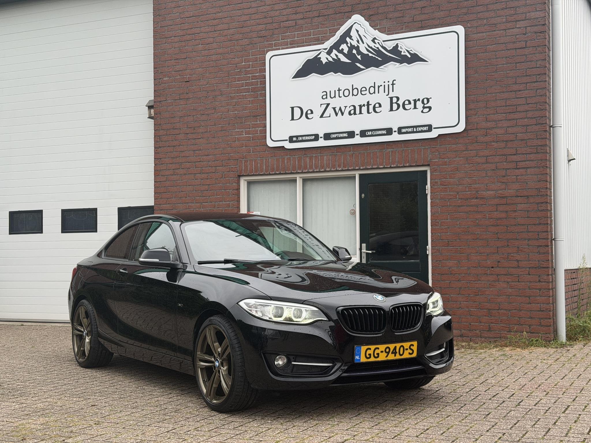 BMW 2-serie Coupé 218i, Auto's, Gebruikt, 4 stoelen, Zwart, Handgeschakeld