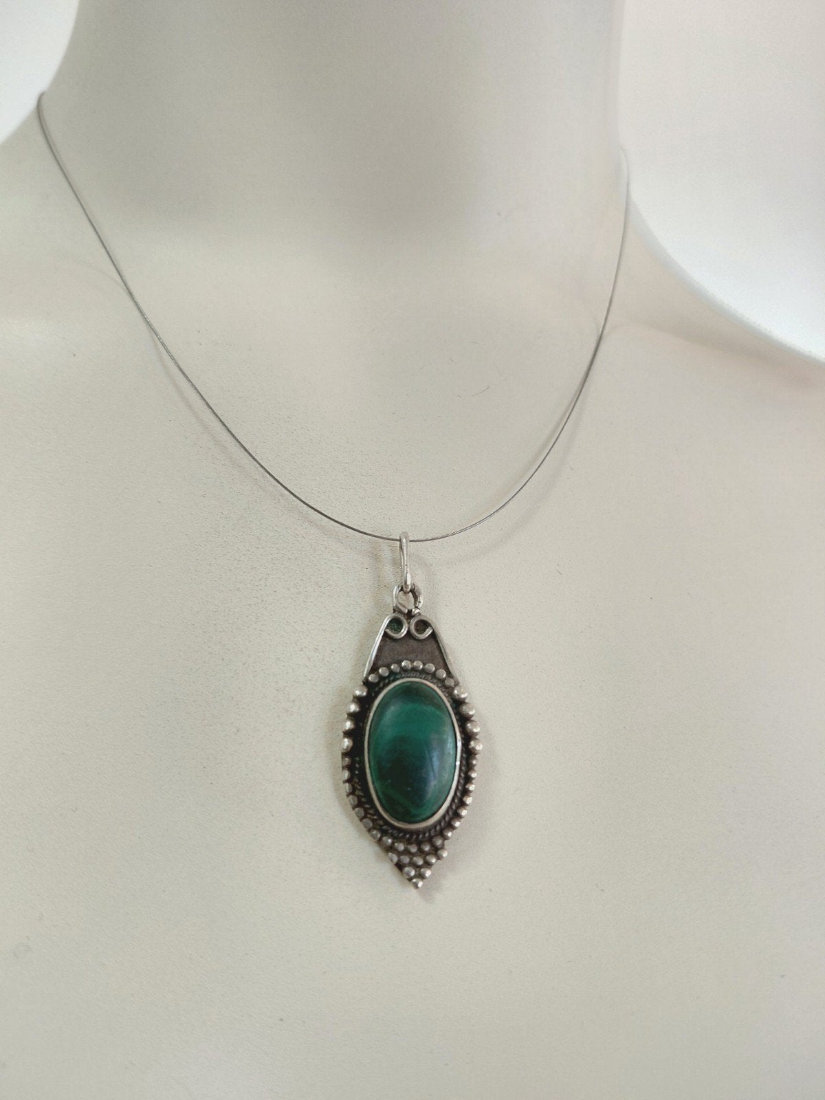 Oude Zilveren Hanger met Malachiet., Sieraden, Tassen en Uiterlijk, Antieke sieraden, Ophalen of Verzenden, Zilver, Hanger, Met edelsteen