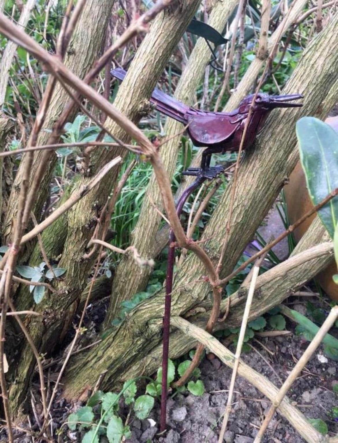 Metalen gekleurde vogelbeeldje hangdecoratie tuindecoratie, Ophalen, Gebruikt