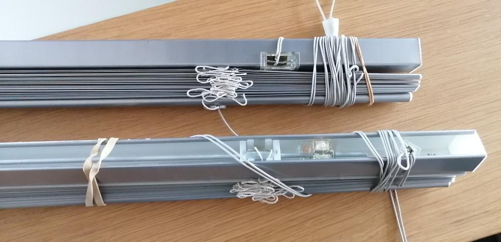 2 zeer smalle luxaflex., Ophalen of Verzenden
