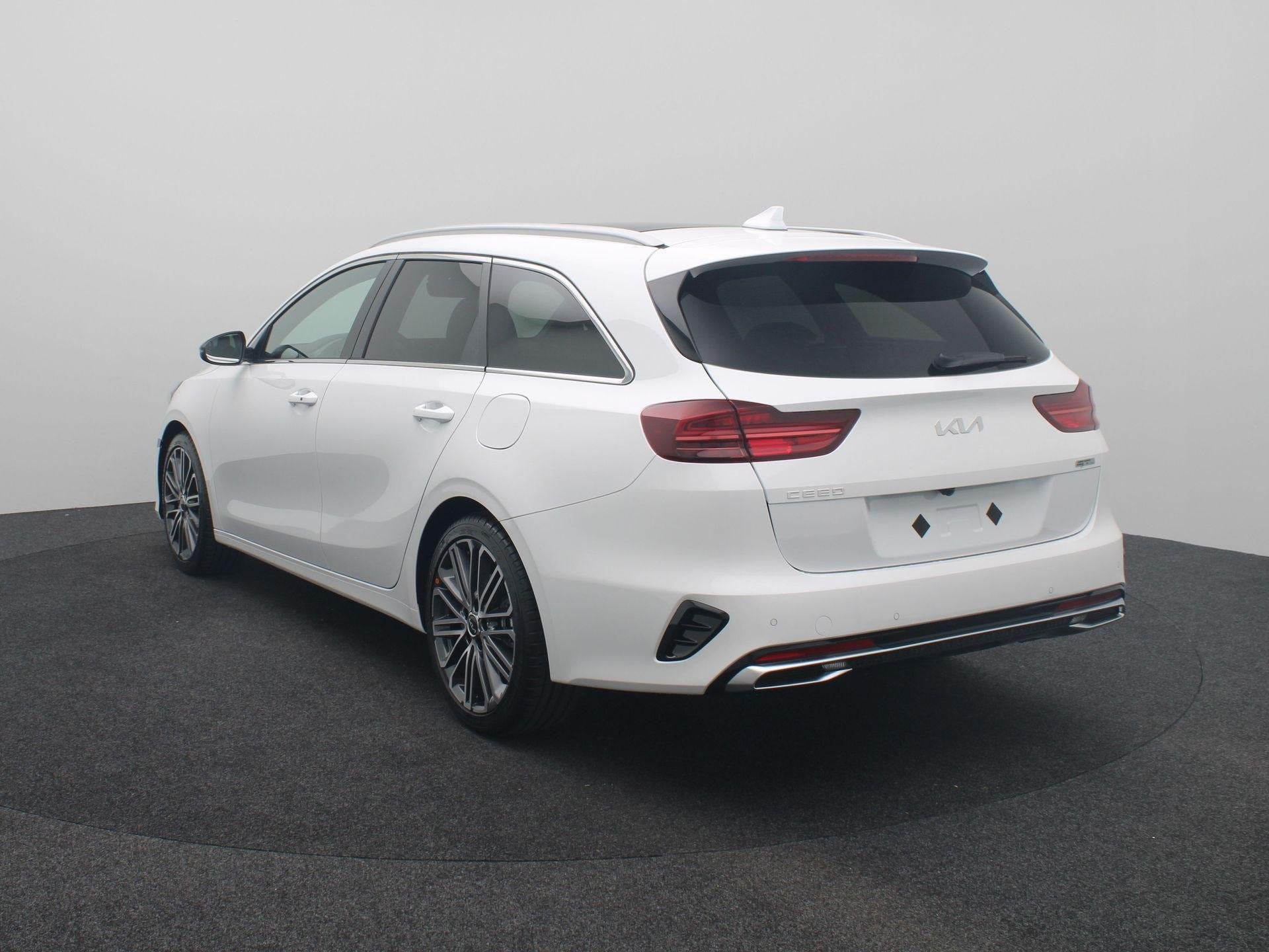 Kia Ceed Sportswagon 1.5 T-GDi GT-PlusLine Automaat | Pano D, Auto's, Kia, Dealer onderhouden, Gebruikt, 4 cilinders, 610 kg