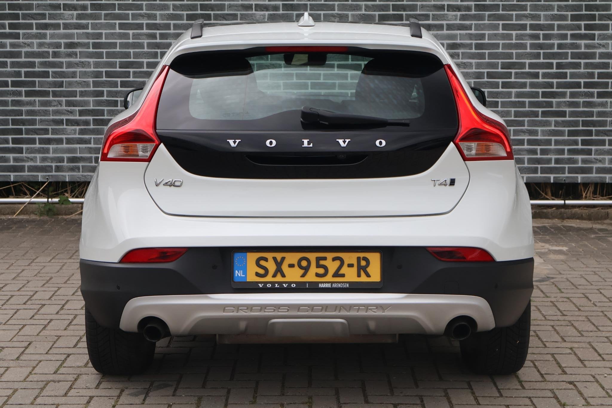 Volvo V40 Cross Country 2.0 T4 AWD Summum | Trekhaak | Navig, Auto's, Volvo, 12 maanden, Gebruikt, Wit, Leder