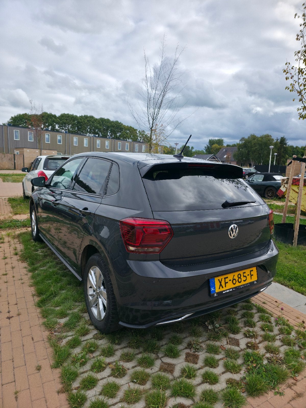 Volkswagen Polo 1.0 TSI 95pk 2019 Grijs | R Line | Pano dak, Auto's, Voorwielaandrijving, 40 €/maand, Zwart, Origineel Nederlands