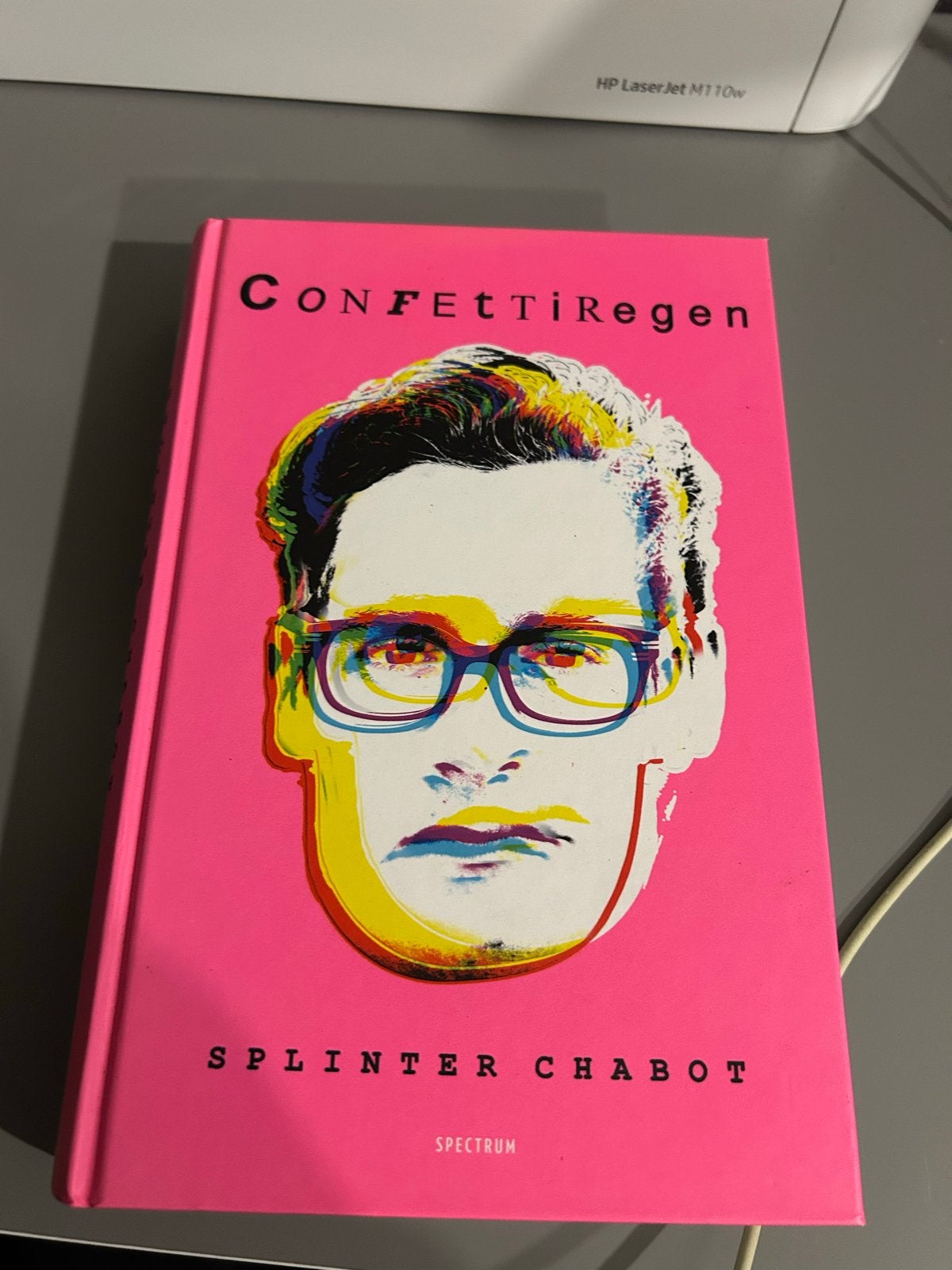 Confettiregen - Splinter Chabot (Hardcover), Boeken, Ophalen of Verzenden, Gelezen