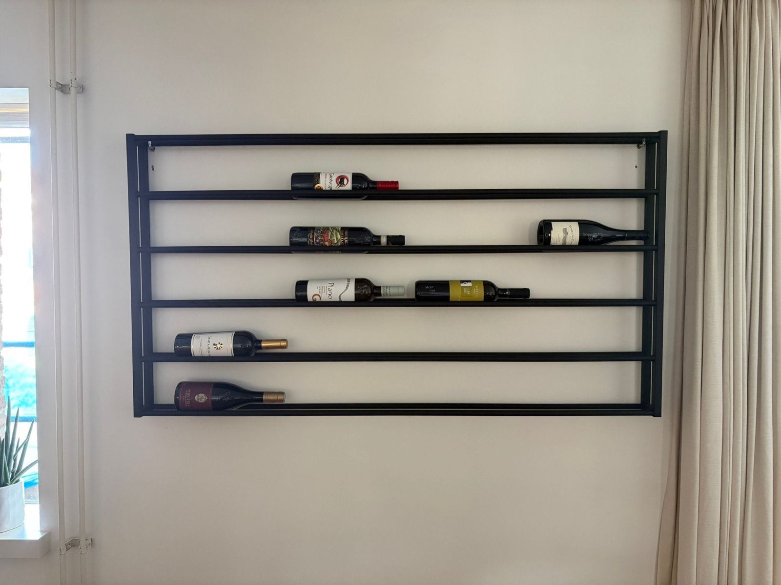 Zwart Metalen Wijnrek voor aan de Muur, Ophalen, 15 tot 25 flessen, Zo goed als nieuw, 75 – 100