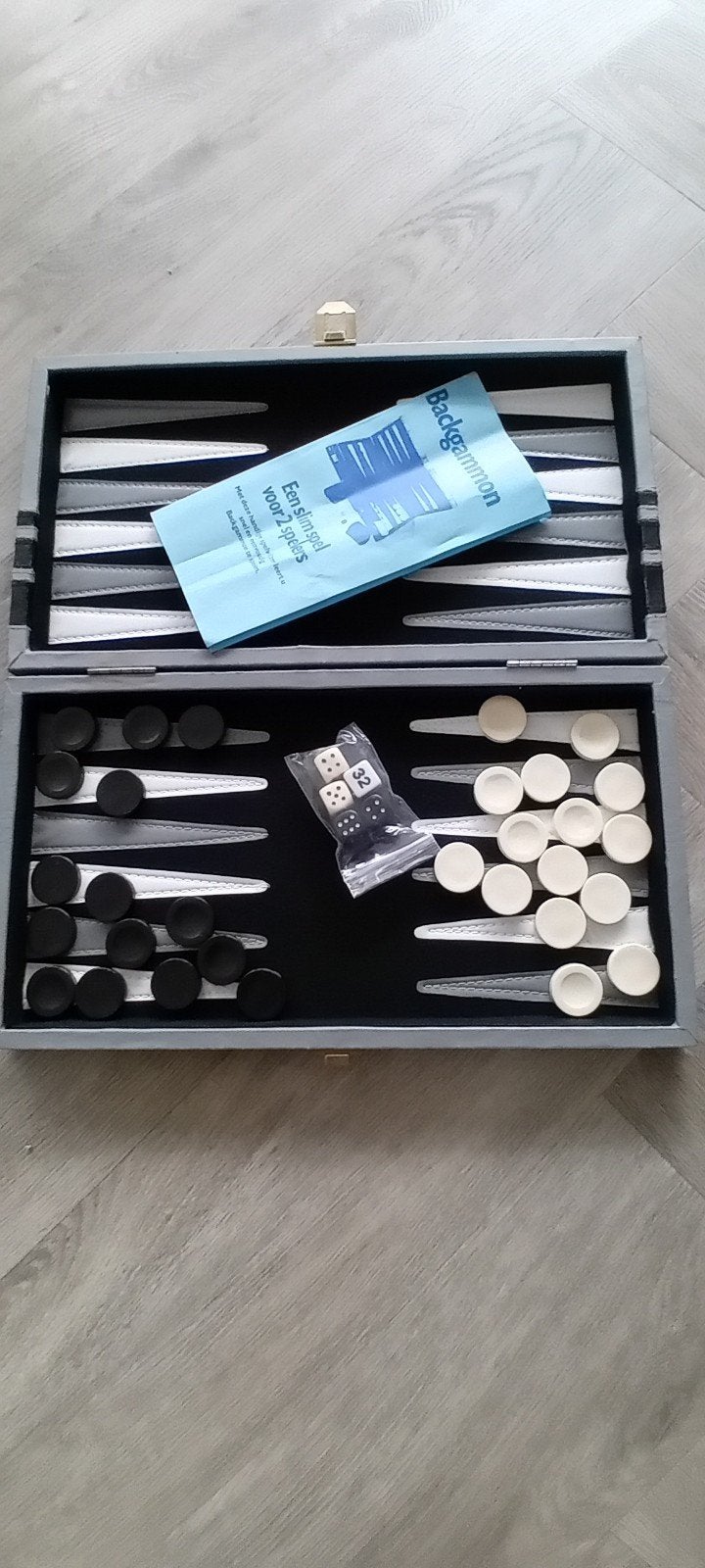 Backgammon spel in nette staat, Een of twee spelers, Ophalen, Gebruikt