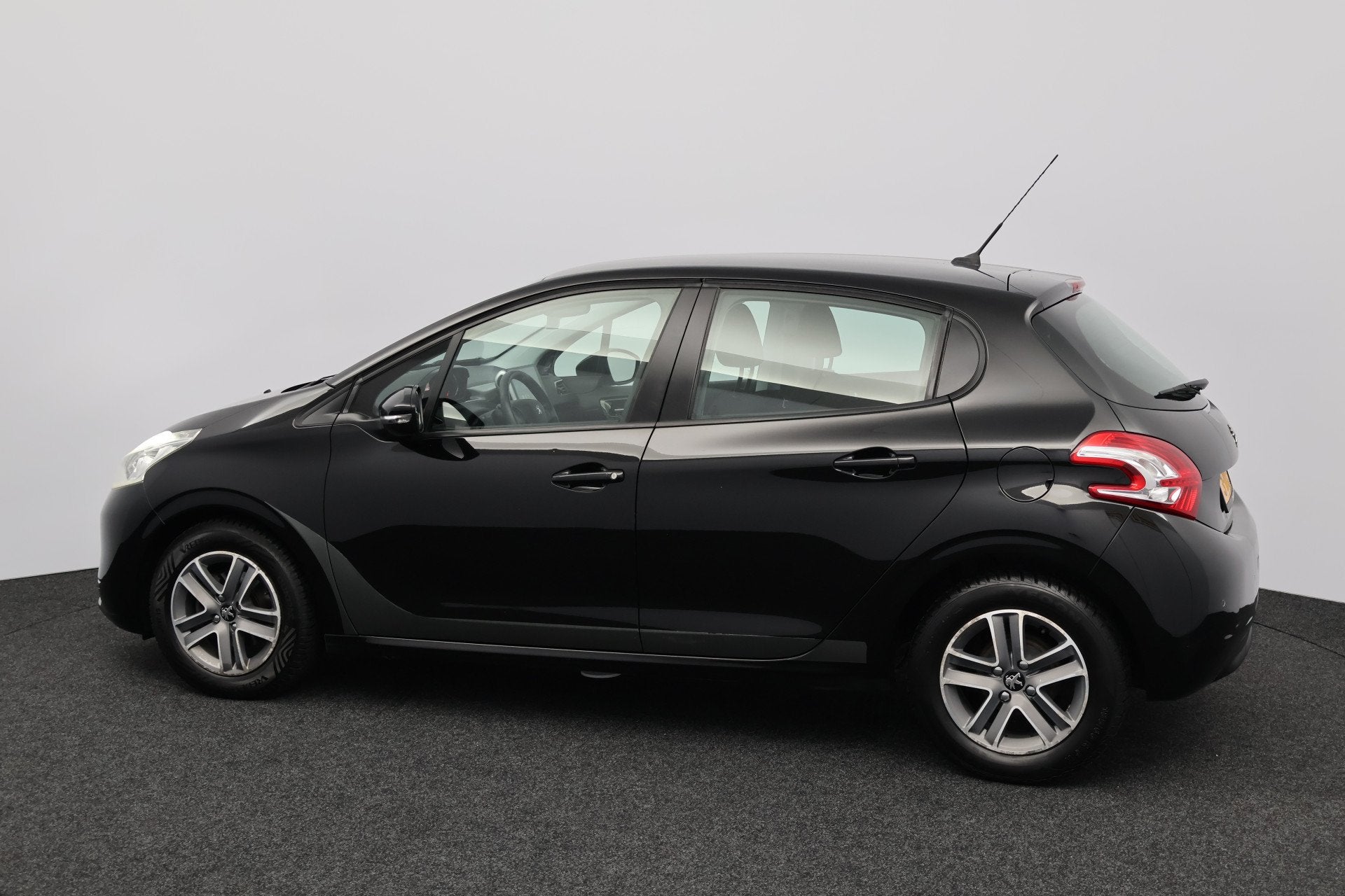 Peugeot 208 1.2 VTi Envy/ 15'' LMV/ Apple + Android/ Clima/, Auto's, Voorwielaandrijving, Euro 5, Stof, Gebruikt