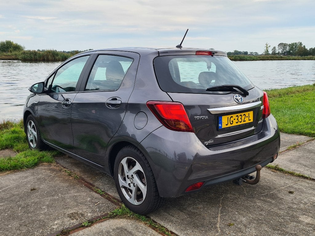 Toyota Yaris Hybrid 1.5 | 2015 | 163 000 km, Auto's, 74 pk, 4 cilinders, 49 €/maand, Grijs
