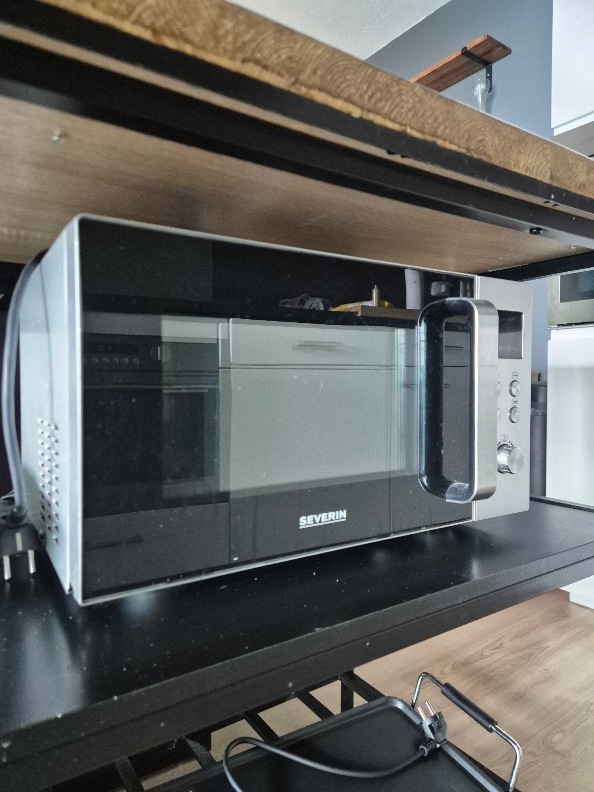 SEVERIN 3-in-1 Combimagnetron met Grill en Hete Lucht, Ophalen