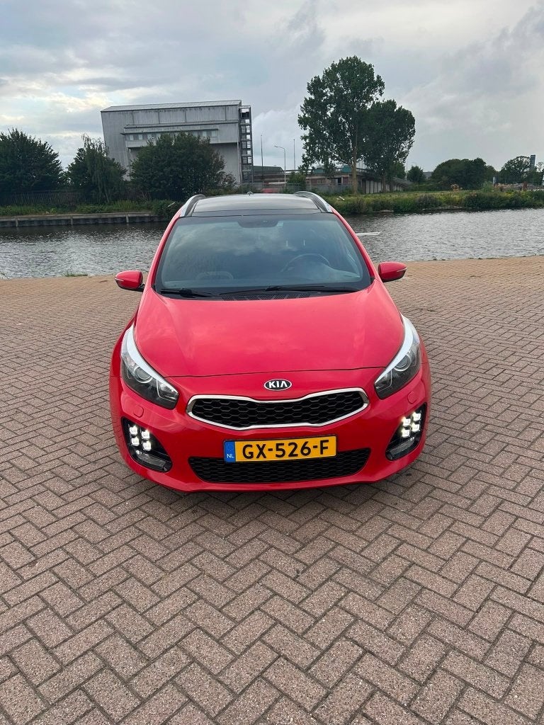 Kia (Pro) Cee d 1.0 T-gdi Sporty Wagon 2015 Rood, Auto's, Voorwielaandrijving, Overige bekleding, Origineel Nederlands, Handgeschakeld