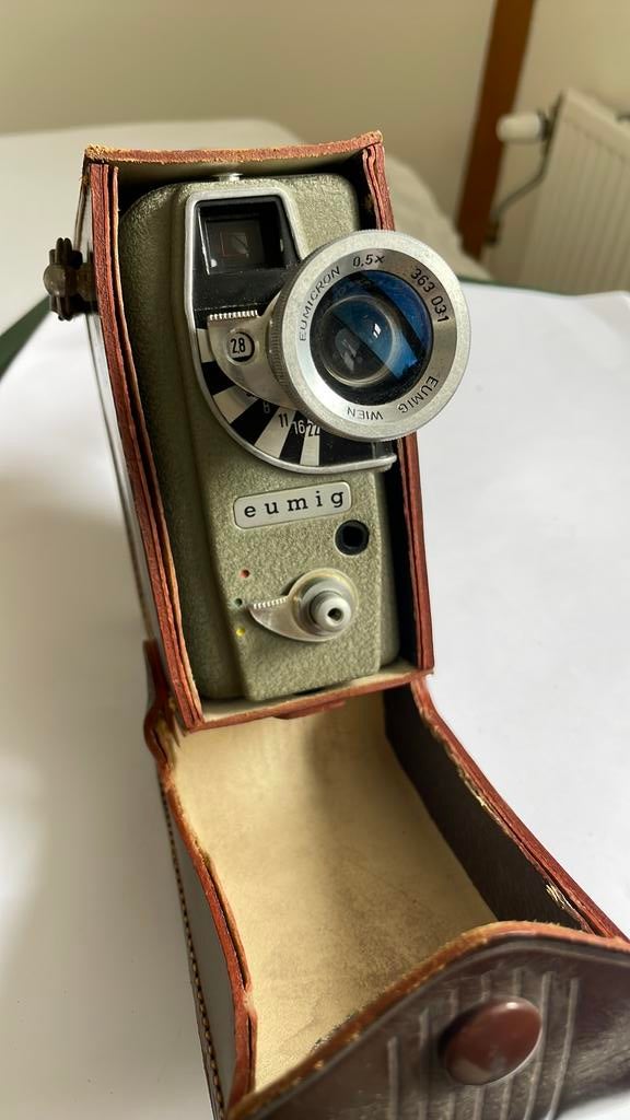 Eumig 8 mm elektrische filmcamera met extra groothoeklens, Ophalen of Verzenden, 1960 tot 1980, Filmcamera
