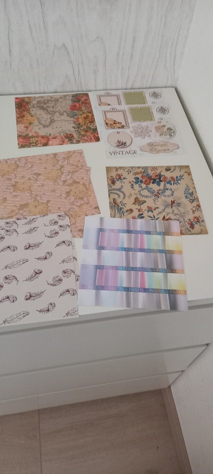 62 diverse vellen papier., Overige thema's, Meerkleurig, Ophalen of Verzenden, Zo goed als nieuw