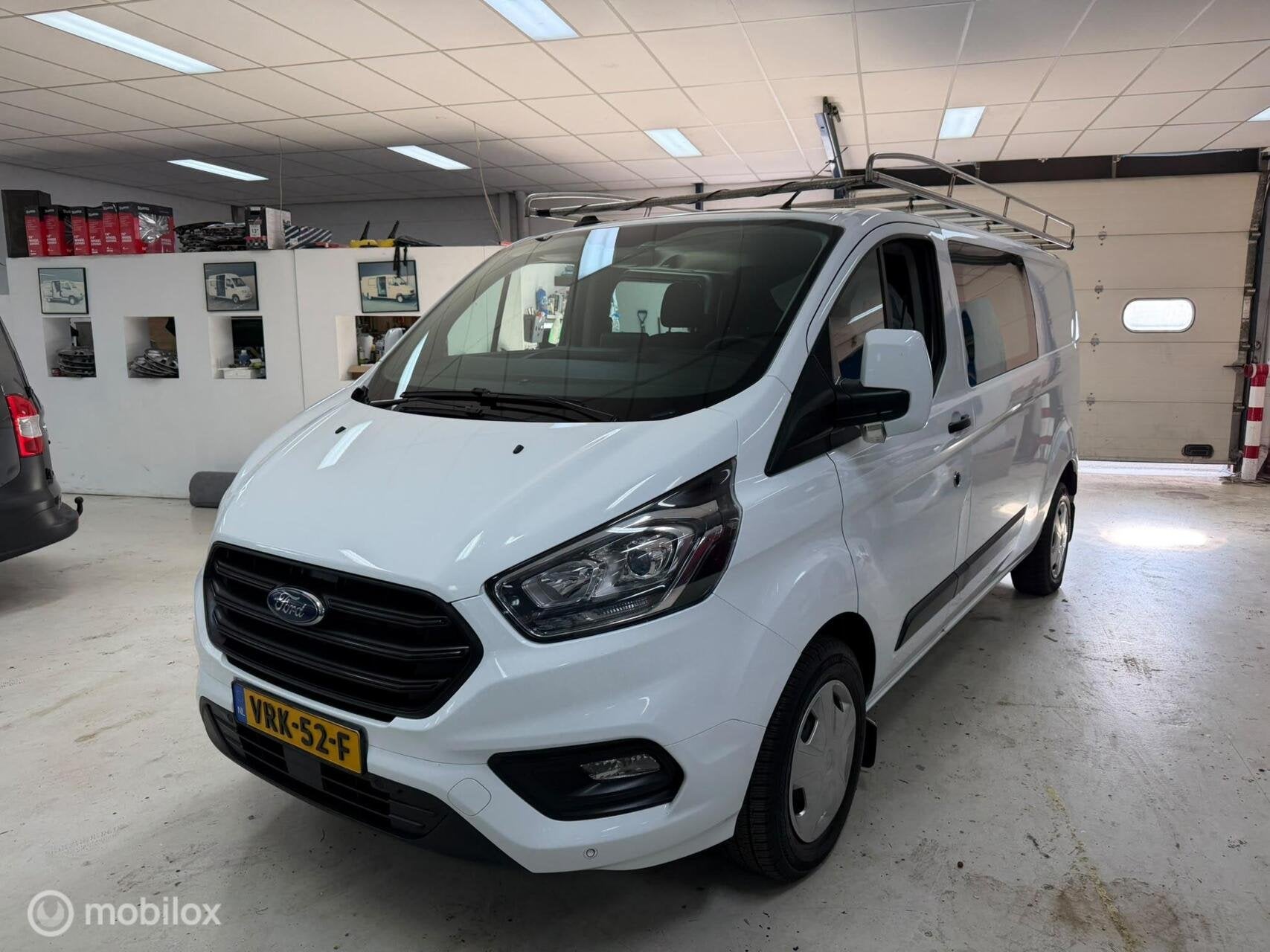 Ford Transit Custom Dubbel Cabine 2.0 TDCI L2H1, 2700 kg, Euro 6, 4 cilinders, 129 pk
