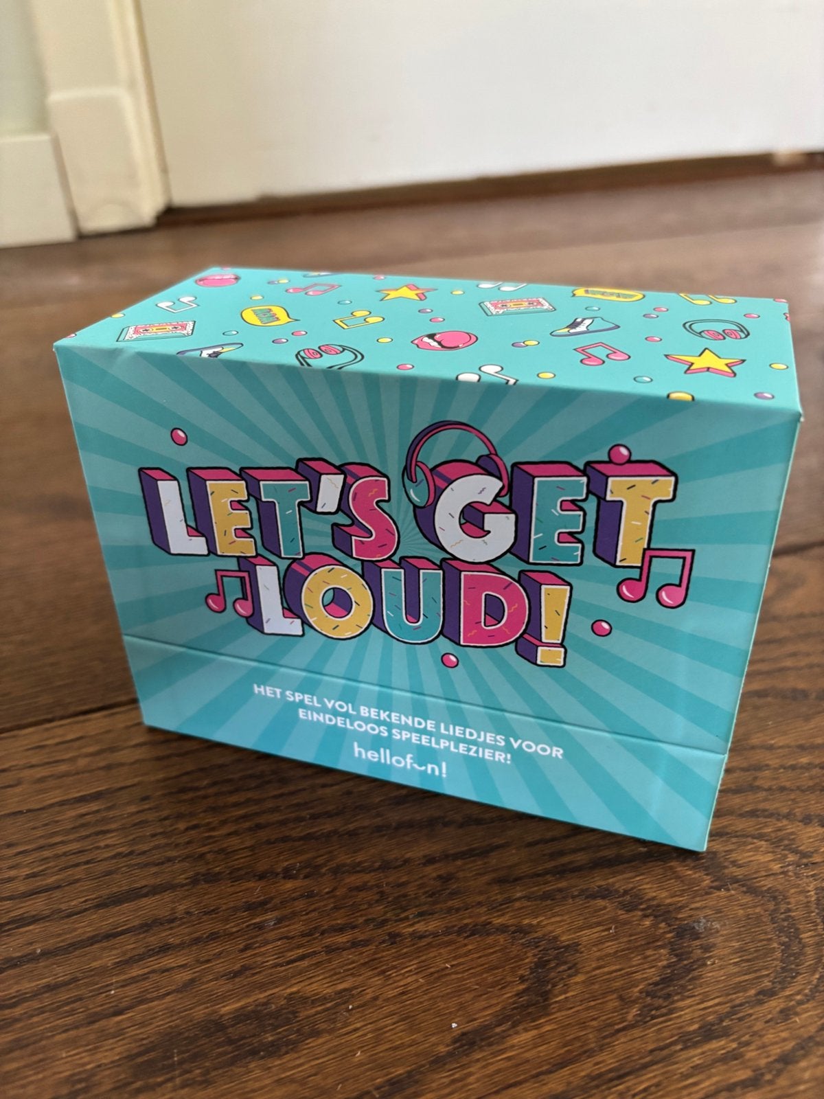 Partyspel Let’s Get Loud! (HelloFun), Hobby en Vrije tijd, Gezelschapsspellen | Kaartspellen, Ophalen of Verzenden, Zo goed als nieuw