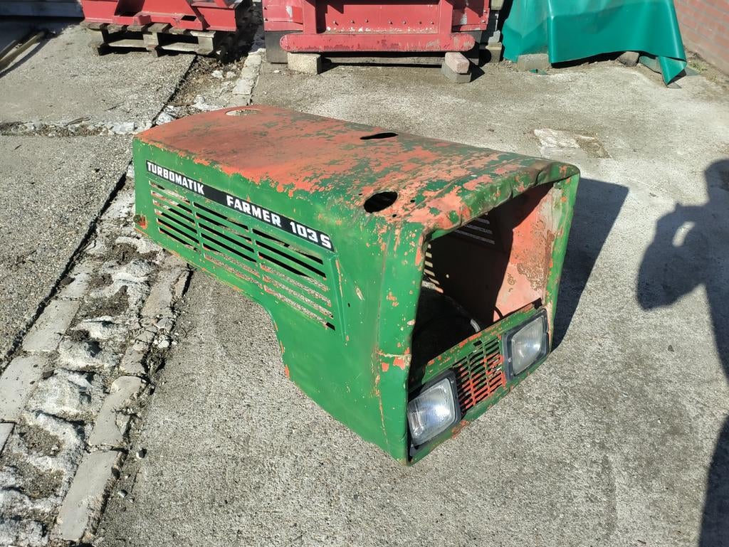 Motorkap Fendt 100 serie, Ophalen