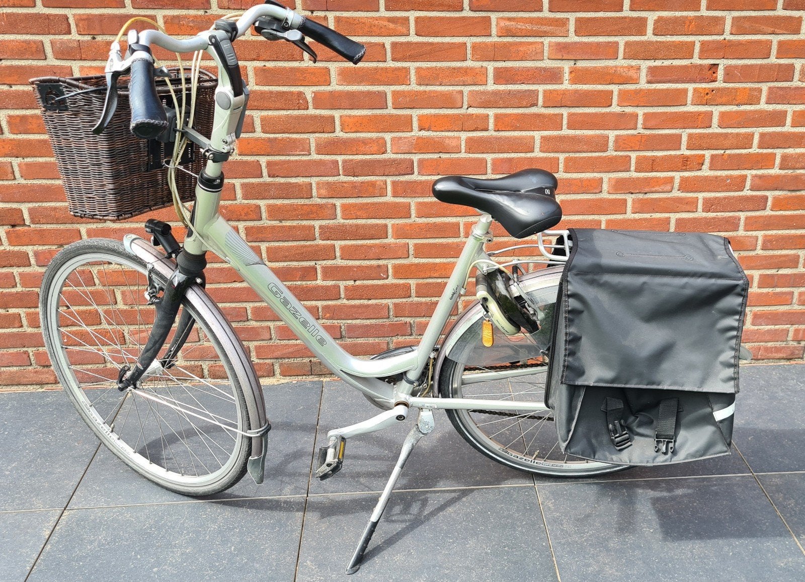 Gazelle Lausanne Lite Damesfiets met mand en fietstassen, Fietsen en Brommers, Fietsen | Dames | Damesfietsen, Velgrem, Versnellingen