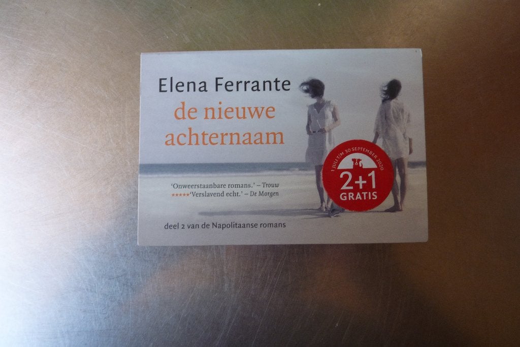 dwarsligger 514 Elena Ferrante - De nieuwe achternaam, Ophalen of Verzenden, Zo goed als nieuw