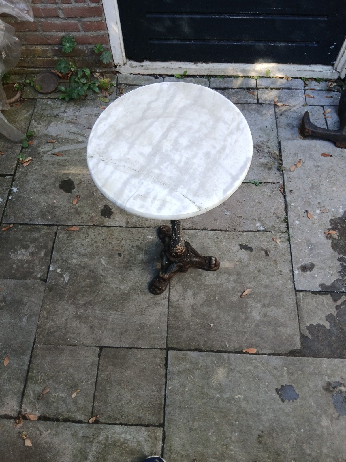Terrastafel met marmeren blad en gietijzeren poot, Ophalen
