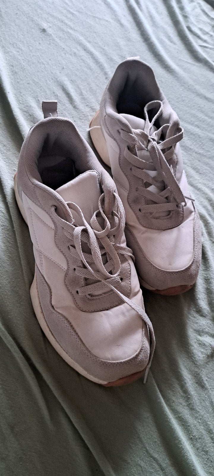 leuke sneakers wit maat 41 met dikke zool, Ophalen of Verzenden, Zo goed als nieuw, Schoenen