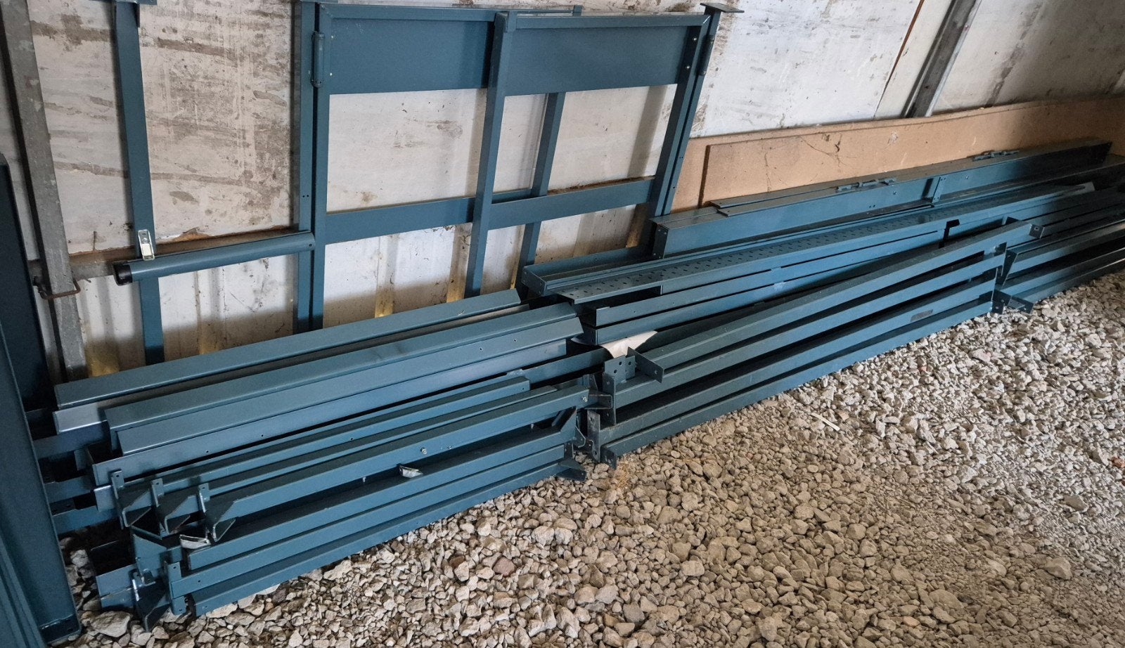85m2 Entresol / verdiepingsvloer met trap., Ophalen, Gebruikt