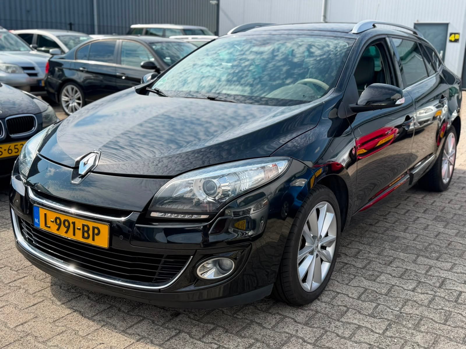 Renault Mégane Estate 2.0 Bose 2012 Zwart Automaat 119.000, Euro 5, Gebruikt, 4 cilinders, Leder en Stof